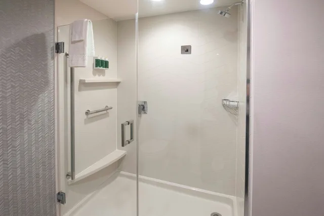 Guest Room, King Bed, Fairfield By Marriott Edmonton International Airport 14/14