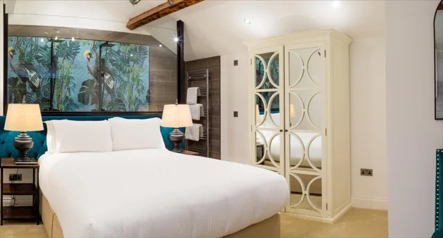 Tropical، The Hotel Chester 2/5