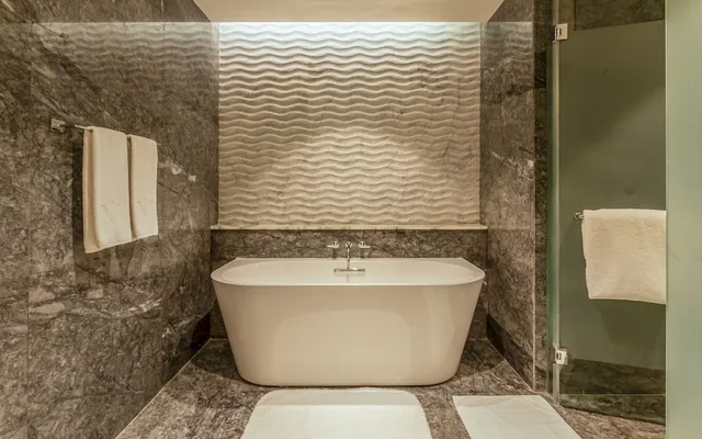 جناح تنفيذي بسرير كينج بإطلالة على البحر، Rixos Premium Qetaifan Island North 1/2