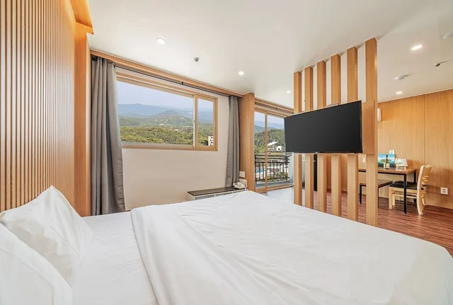Condo, Deluxe, Suite, Quadruple, 2 Futon Beds, Queen Bed, Forest View، Ocean To You Resort Sokcho Seorak Beach Hotel And Condo 4/10