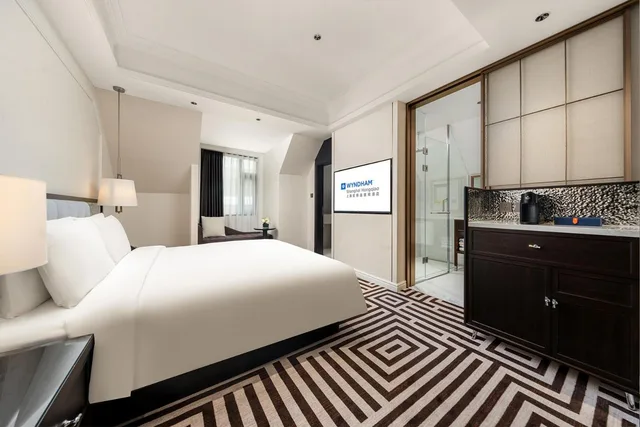غرفة فاخرة بسرير كينج وسرير كوين، Wyndham Shanghai Hongqiao 2/4