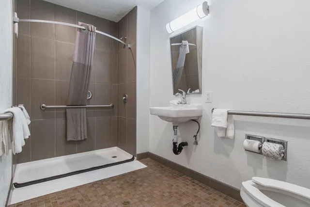 1 Queen Bed - ADA/RI Shower/Non-Smoking، Motel6 Bakersfield, CA - Central 8/8