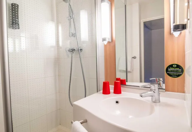 غرفة بسريرين منفصلين، B&B Hotel Limoges 3 4/4