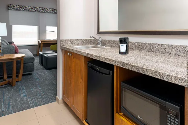 جناح استوديو بسرير كينج مع أريكة لذوي الإعاقة، Hampton Inn & Suites Clayton/St Louis-Galleria Area 3/3