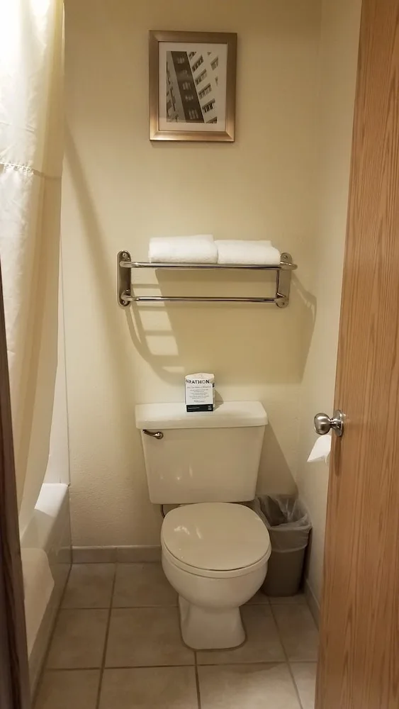 غرفة قياسية بسرير كوين، Quality Inn & Suites Silverdale Bangor-Keyport 9/10