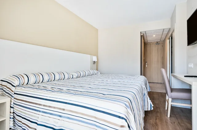 غرفة بإطلالة على المسبح مفردة بسرير كوين، Best San Diego Hotel 1/4