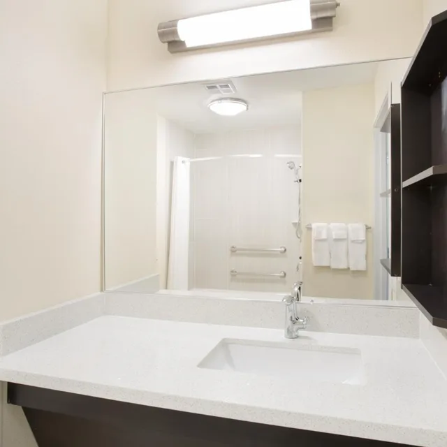 جناح استوديو بسرير كوين بحوض استحمام لذوي الإعاقة، CANDLEWOOD SUITES LONGMONT 4/6
