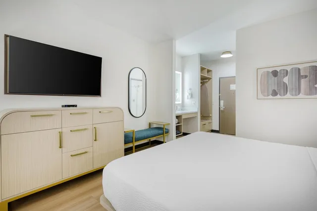 غرفة قياسية بسرير كينج يُسمح فيها بالحيوانات الأليفة، Best Western Northwest Lodge 6/10