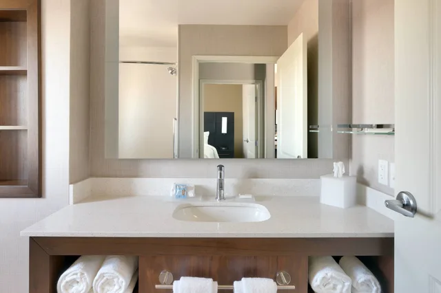 جناح بسريرين كوين بغرفة نوم واحدة مع أريكة، Residence Inn by Marriott Phoenix West/Avondale 3/3