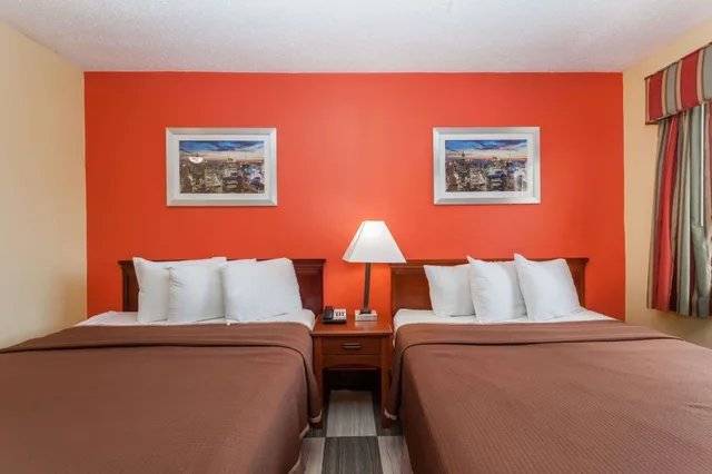 غرفة بسريرين كوين للمدخنين، Travelodge by Wyndham Jersey City 3/4