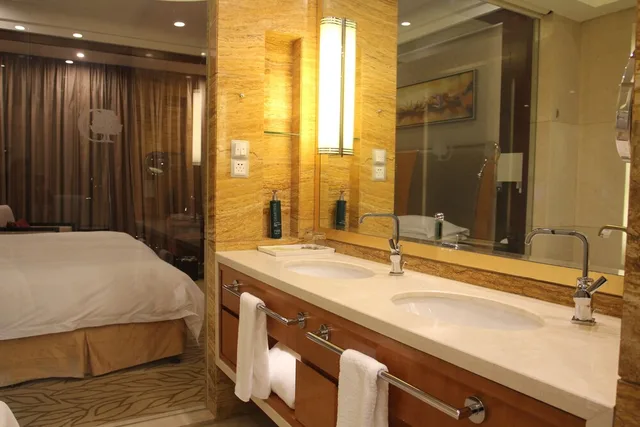 غرفة بسرير كينج بإطلالة على الجبل، Doubletree By Hilton Qinghai Golmud China 5/7