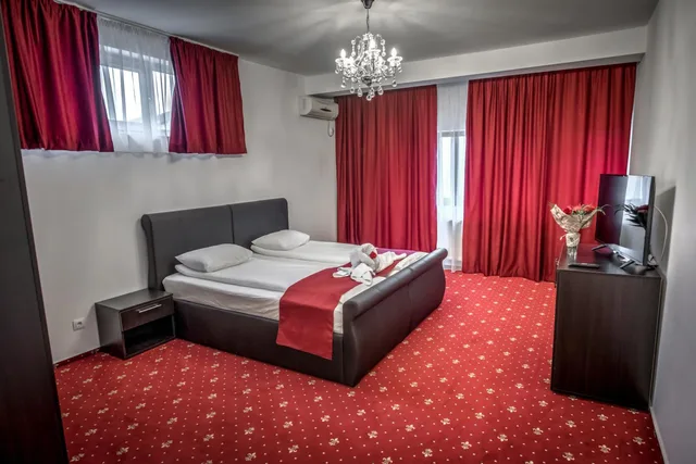 غرفة ثلاثية، Hotel Elisabeta 1/9