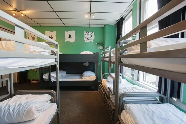 Mixed Dorm, Double Bed, Flying Pigs Uptown Hostel Amsterdam 1/2
