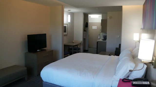 جناح بسريرين كوين بحوض استحمام لذوي الإعاقة، Holiday Inn Express Suites Shippensburg 6/7