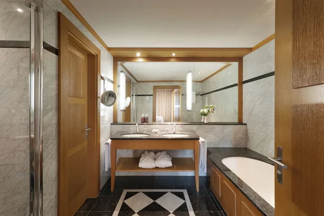 جناح جونيور سوبيريور بسرير كينج، Grand Hotel Kronenhof 7/9