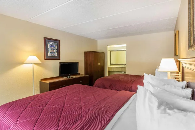 جناح بسرير كوين، Quality Inn & Suites Easley - Greenville 5/7