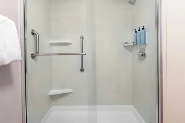 جناح بسرير كينج بغرفة نوم واحدة مع أريكة، Courtyard Danbury 2/3