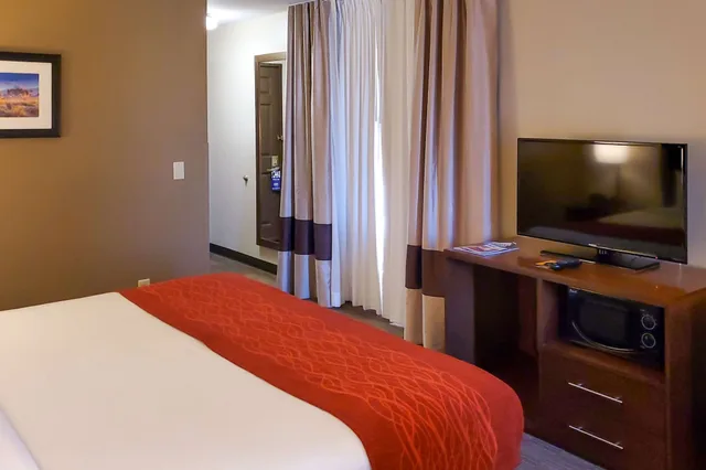 غرفة قياسية بسرير كينج لذوي الإعاقة، Comfort Inn & Suites Tempe Phoenix Sky Harbor Airport 3/5