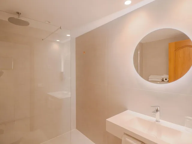 غرفة بسرير مزدوج بإطلالة على المسبح، Ipanema Beach Hotel 9/10