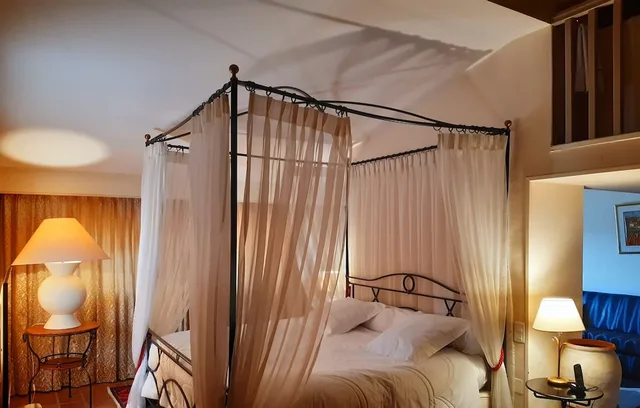 جناح بسرير كينج مع أريكة، Auberge de Cassagne & Spa 3/3
