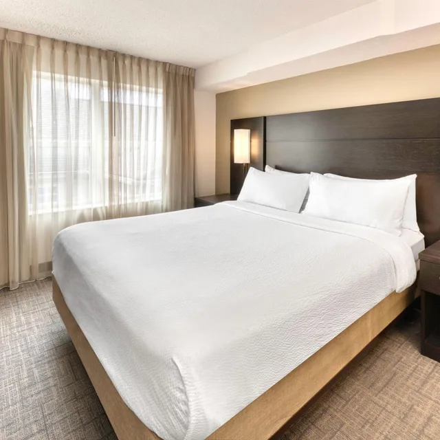 جناح بسرير كوين بغرفة نوم واحدة مع أريكة، Residence Inn By Marriott Whitby 1/8
