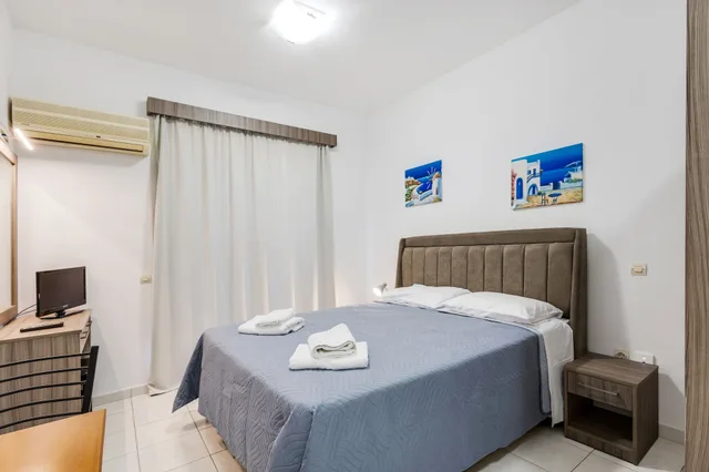 Studio, King Bed, Garden View, Balcony, Johnhara Studios And Apartments 5/6