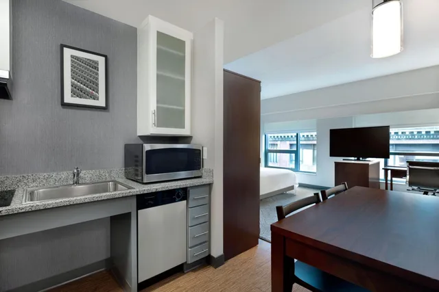 جناح استوديو بسرير كينج مع أريكة بحوض استحمام لذوي الإعاقة، Residence Inn By Marriott Boston Back Bay Fenway 9/10
