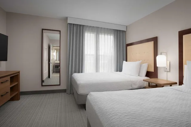 جناح بسريرين مزدوجين بغرفة نوم واحدة مع أريكة، Homewood Suites by Hilton Alexandria / Pentagon South 2/4