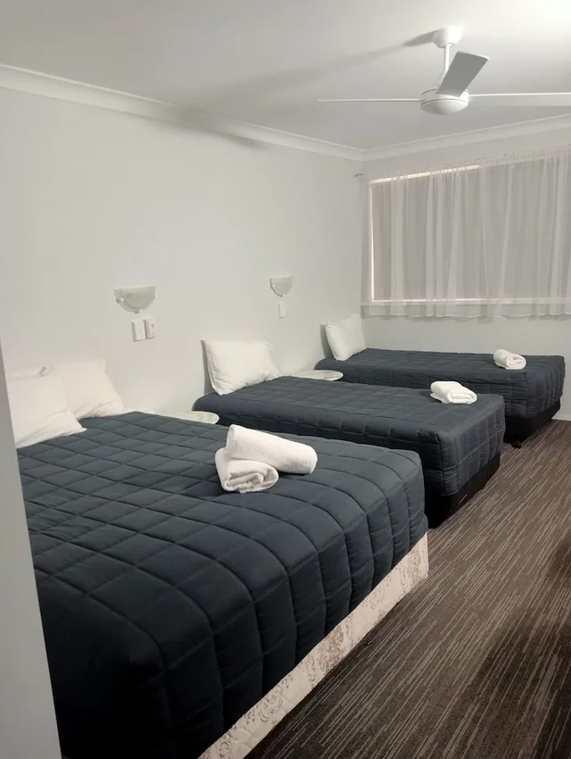 غرفة ديلوكس عائلية بسرير كوين وسريرين منفصلين، FORSTER PALMS MOTEL 2/2