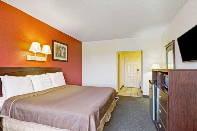 غرفة سوبيريور بسرير كينج للمدخنين، Howard Johnson By Wyndham Galveston 1/10