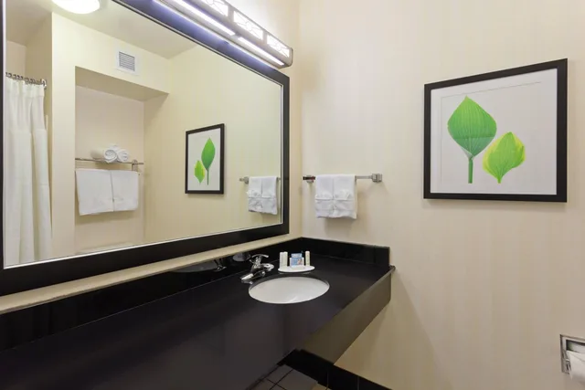 غرفة بسريرين مزدوجين بحوض استحمام لذوي الإعاقة، Fairfield Inn Suites Los Angeles West Covina 4/4