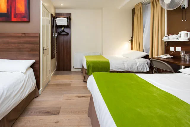 غرفة عائلية بحمام خاص، Marble Arch Inn 3/3