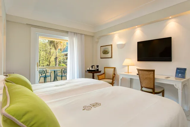 Deluxe, City Side، Grand Hotel Royal 2/4