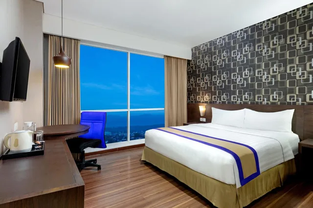 غرفة ديلوكس بسرير كينج، Aston Jember Hotel and Conference Center 3/6