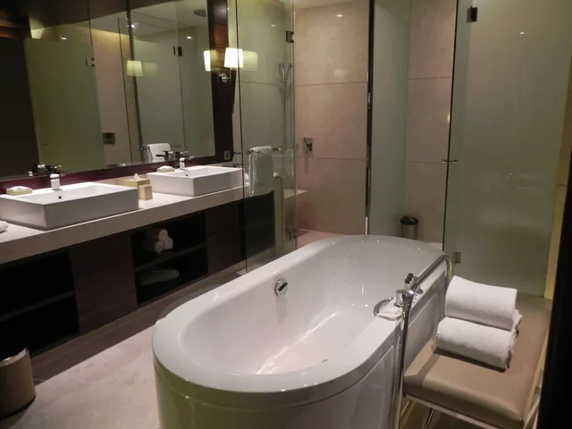 جناح تنفيذي بسرير كينج بإطلالة على الجبل بغرفة نوم واحدة، Jw Marriott Hotel Pune 6/8