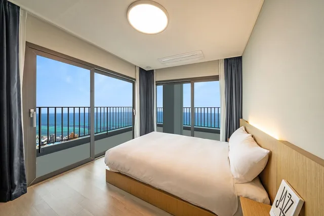 بنتهاوس بريميير بانورامي بسرير كوين وسريرين منفصلين بإطلالة على البحر، Sokcho I Park Suite Hotel and Resort 2/5