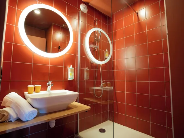 غرفة عائلية بسريرين مزدوجين، greet hotel Montpellier Aéroport Parc des Expos 10/10