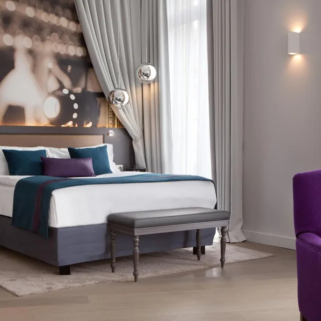 Junior Suite, Queen Bed, Sofa, Hotel Indigo Paris - Opera by IHG 1/2