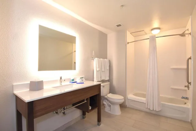 غرفة بسريرين كوين لذوي الإعاقة، Holiday Inn Express Hotel And Suites Southern Pines Pinehurst Area 2/2