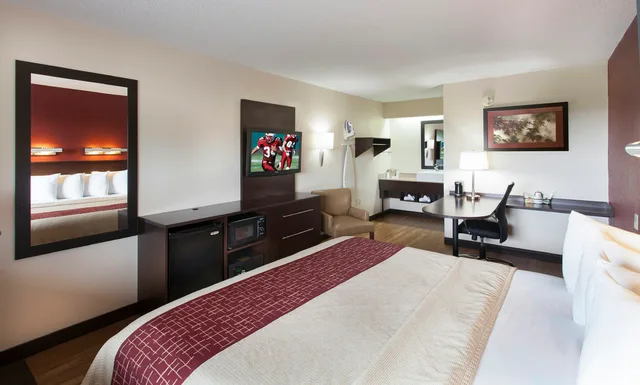 Non-Smoking Superior 1 King Bed, Micro-Fridge, Red Roof Plus Philadelphia Airport 1/6