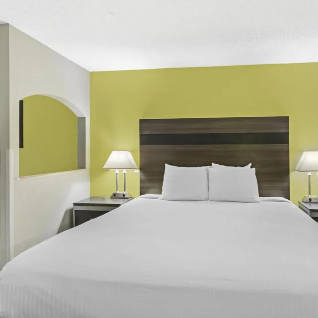 غرفة بسرير كينج للمدخنين، Best Western Inn Florence 4/10