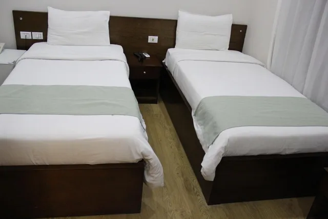 غرفة ديلوكس بسرير مزدوج أو سريرين منفصلين، Miramar Downtown Hotel 3/9