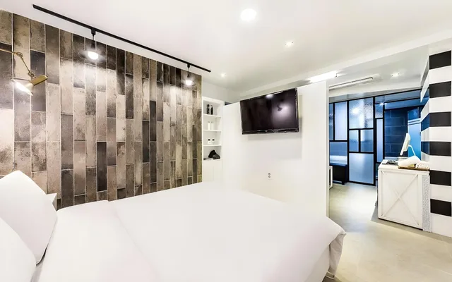 جناح جونيور، Design Hotel Daniel Campanella 1/2