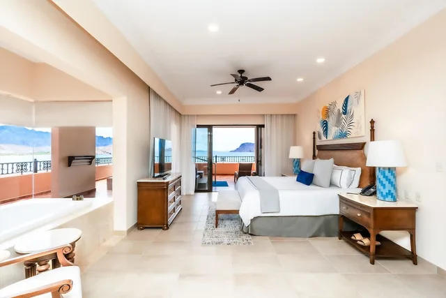 2 Bedrooms, Penthouse, 1 King and 2 Queen Beds, Ocean Front، Villa Del Palmar At the Islands of Loreto 2/7