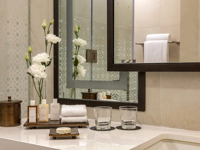 Corniche, Superior, King Bed, with View، Alwadi Hotel Doha - MGallery Collection 7/7