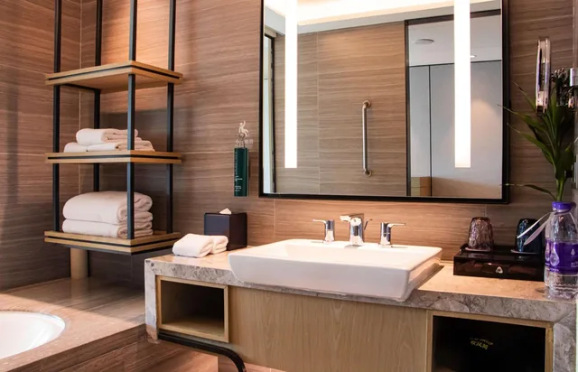 غرفة ديلوكس بسرير كينج بإطلالة على المسبح، Doubletree By Hilton Shenzhen Longhua 4/5