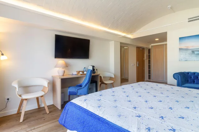 غرفة ديلوكس بسرير مزدوج بشرفة بإطلالة جزئية على البحر، Alay Hotel - Adults Only 4/7