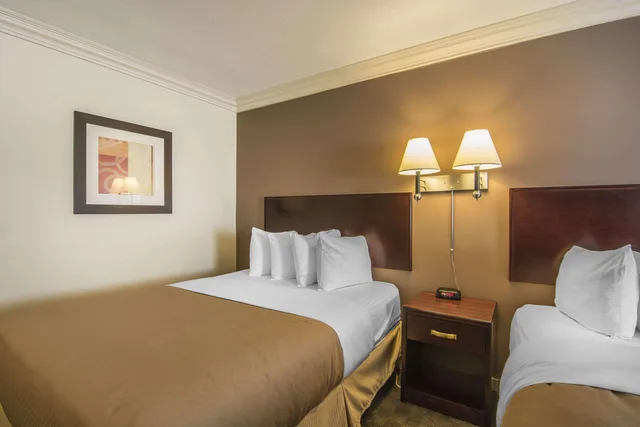 غرفة رباعية بسريرين كوين، Quality Inn & Suites High Level, AB 6/8