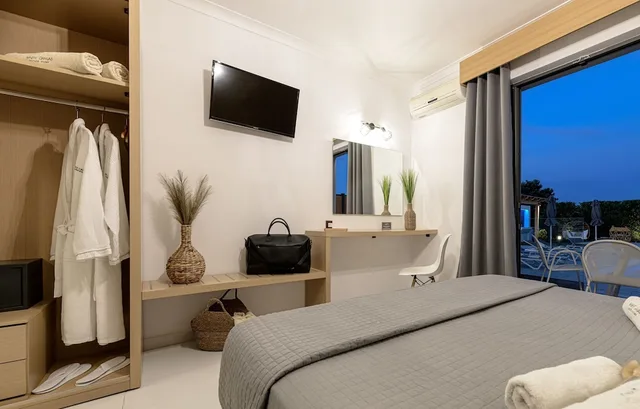 Deluxe, Studio, Twin Beds, Pool View, Sofa, White Canvas Boutique Studios 7/10