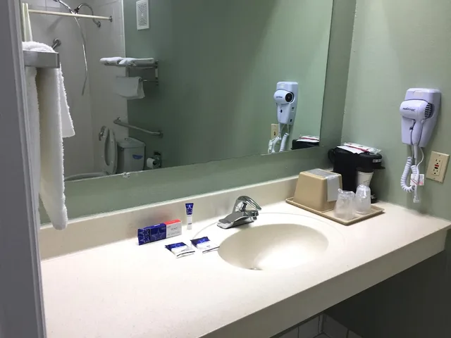 غرفة بسرير كينج، Americas Best Value Inn Manchester TN 2/2